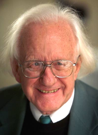 Fredsprofessor-Johan-Galtung-en-prsentation-01