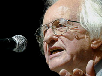 Fredsprofessor-Johan-Galtung-en-præsentation-04